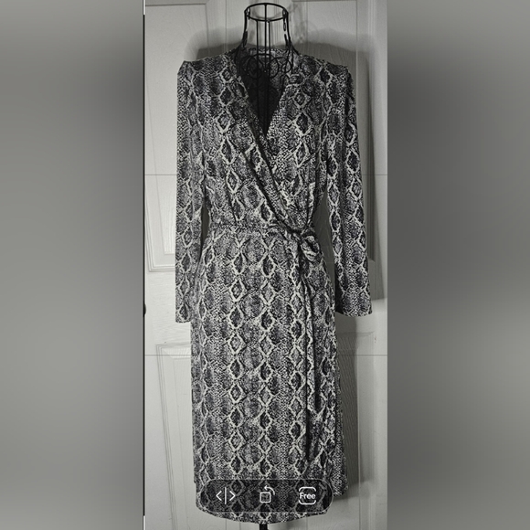 💐MNG Basics Wrap Around Dress - Picture 1 of 4